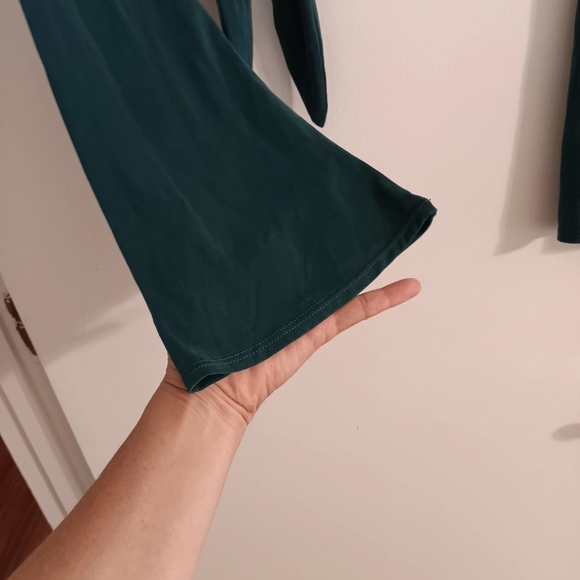 Urban Outfitter Woman Size Small Wrapped Cropped Green Top Flared Long Sleeve - Picture 6 of 10